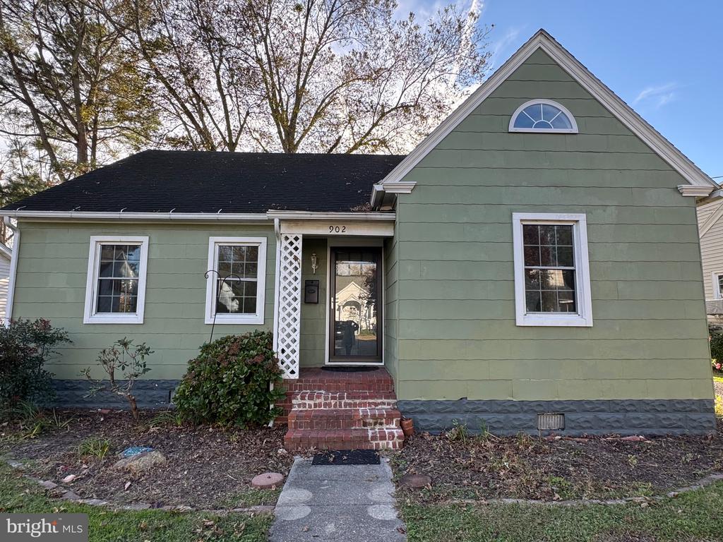 902 CEDAR STREET