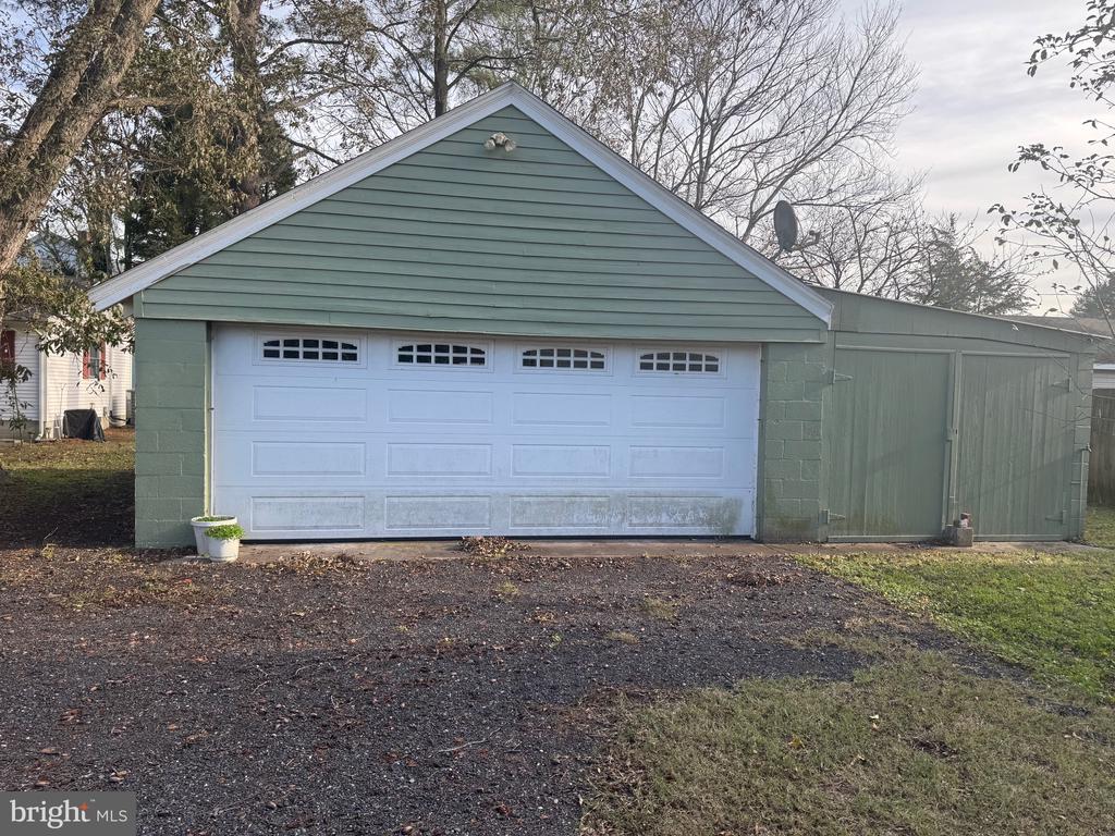 902 CEDAR STREET