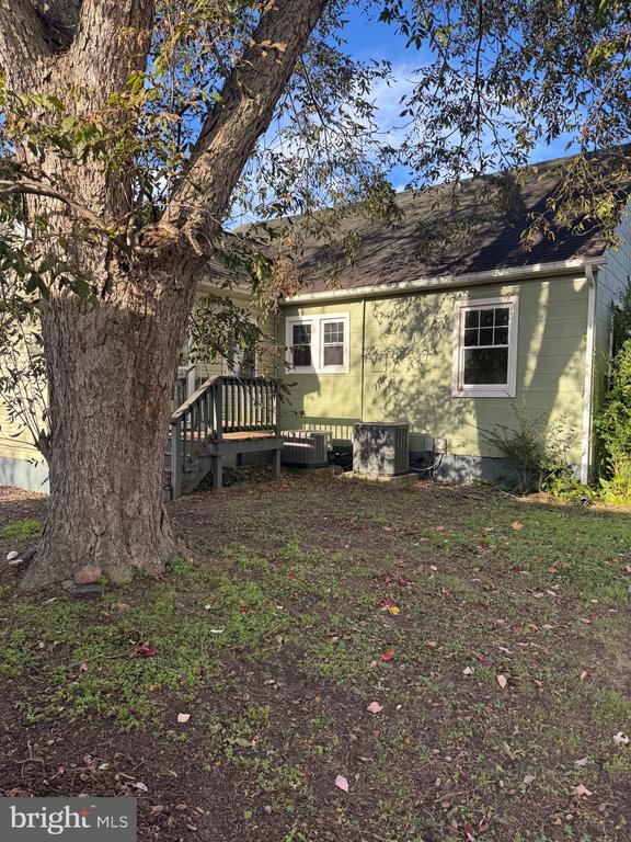 902 CEDAR STREET