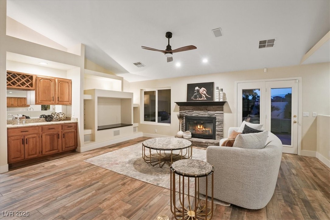 4591 North Chieftain Street