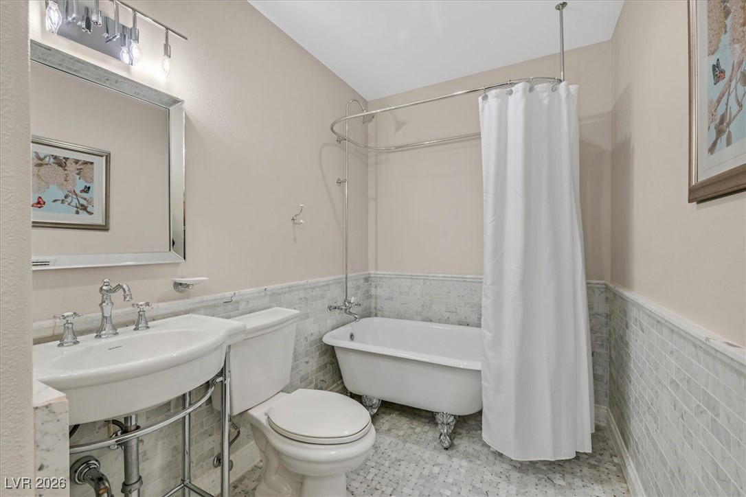 1809 White Hawk Court