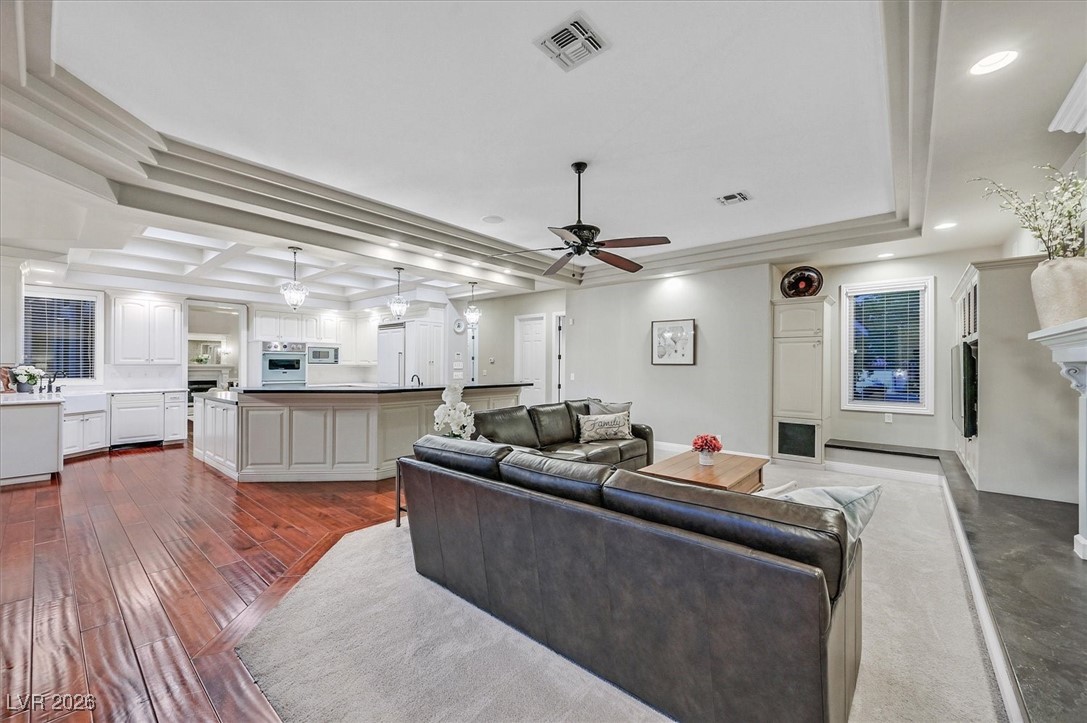 1809 White Hawk Court