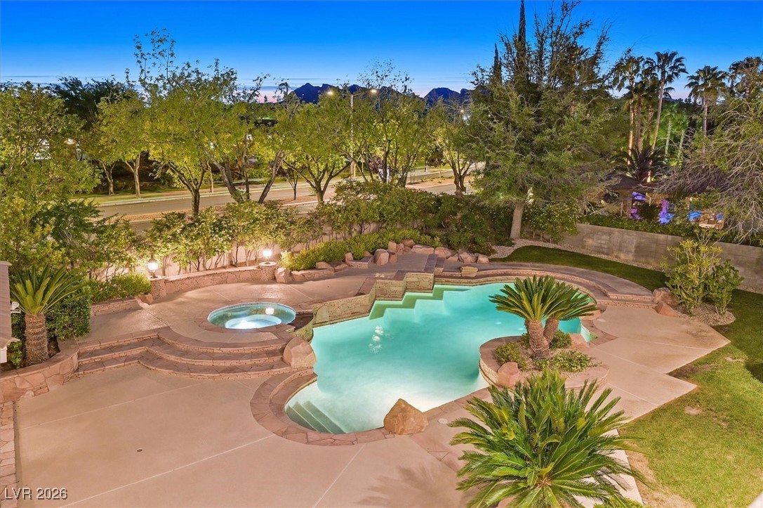 1809 White Hawk Court