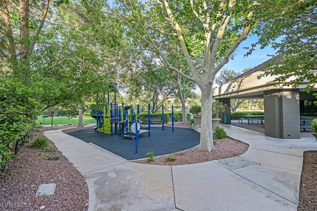1809 White Hawk Court
