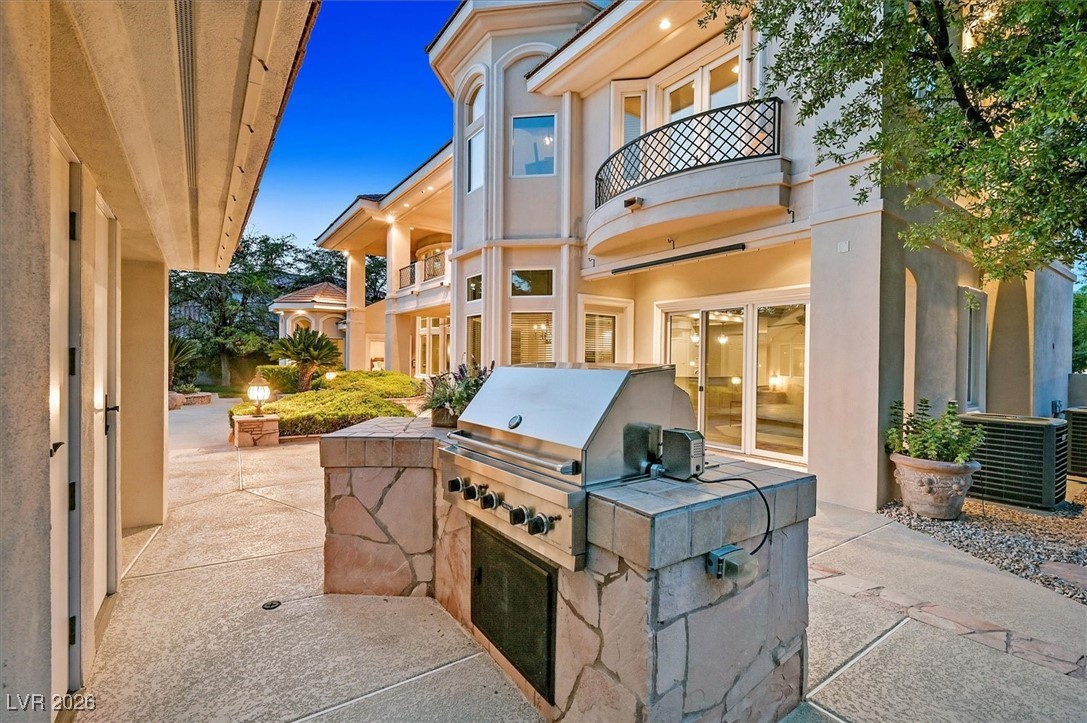 1809 White Hawk Court