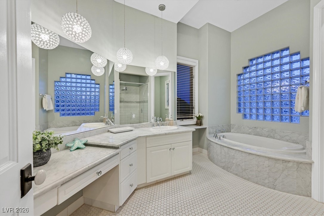 1809 White Hawk Court
