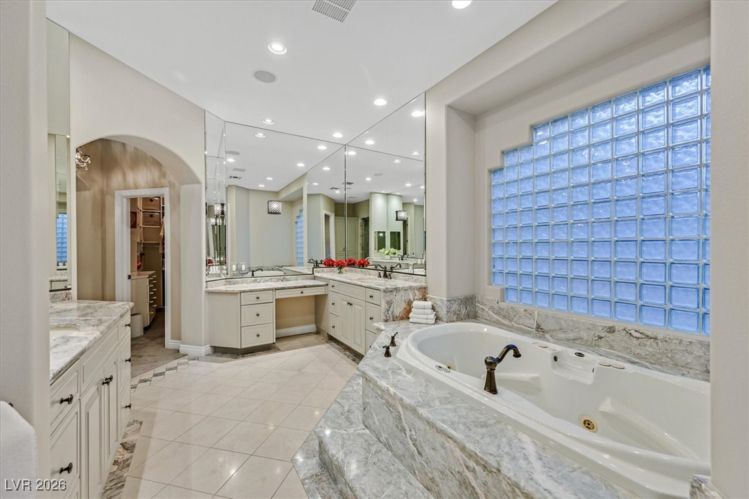 1809 White Hawk Court