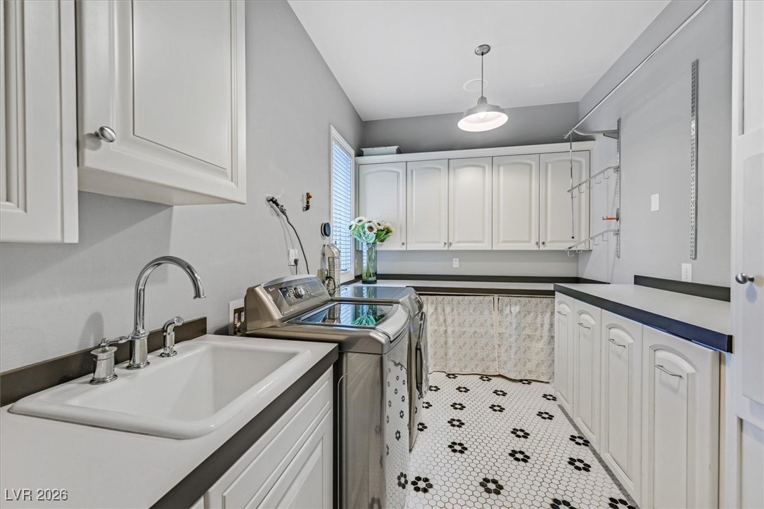 1809 White Hawk Court
