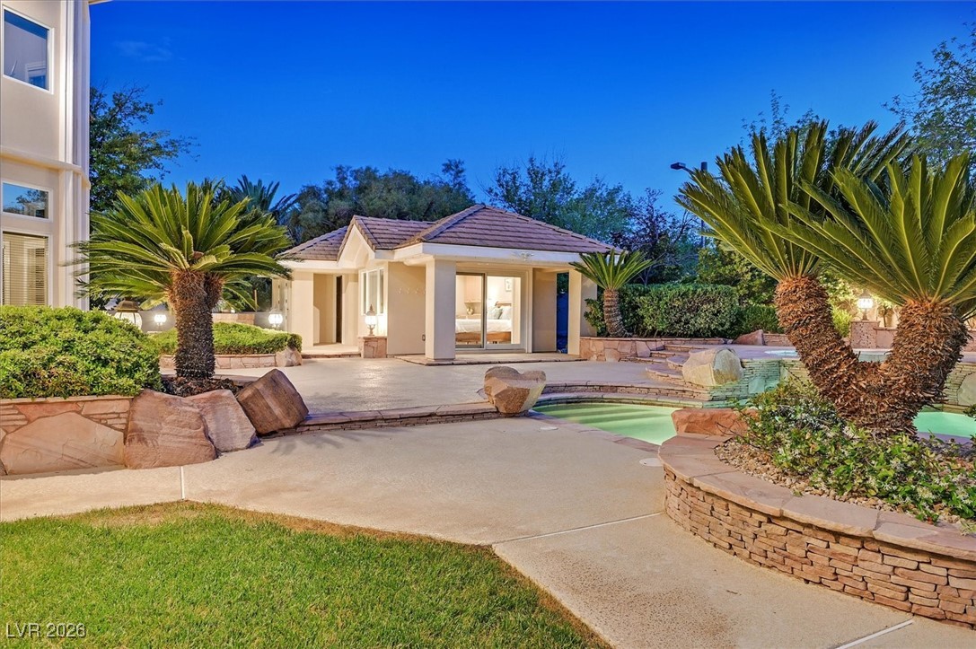 1809 White Hawk Court