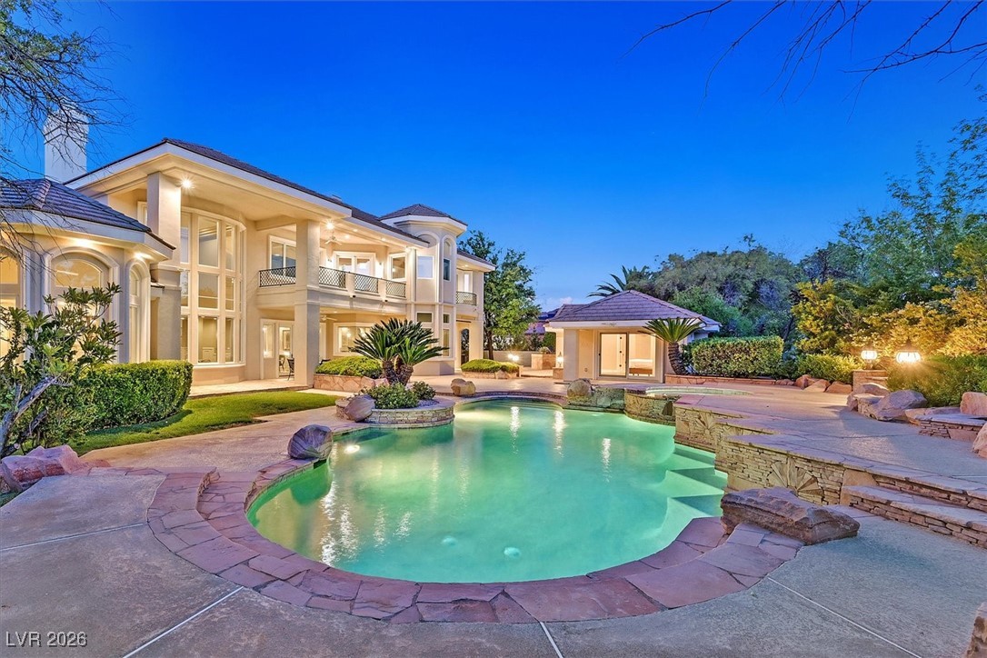 1809 White Hawk Court