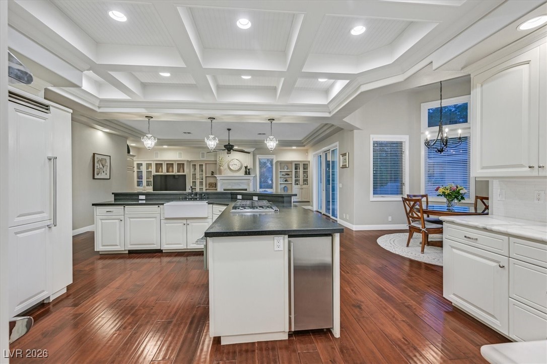 1809 White Hawk Court