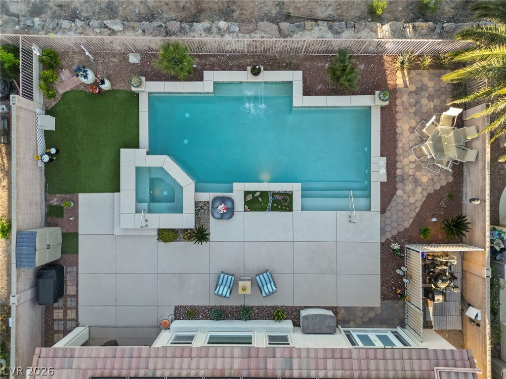 8300 Imperial Lakes Street