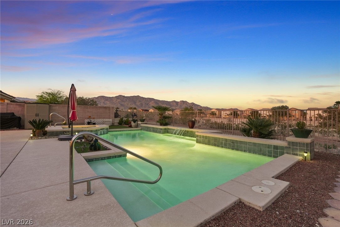 8300 Imperial Lakes Street