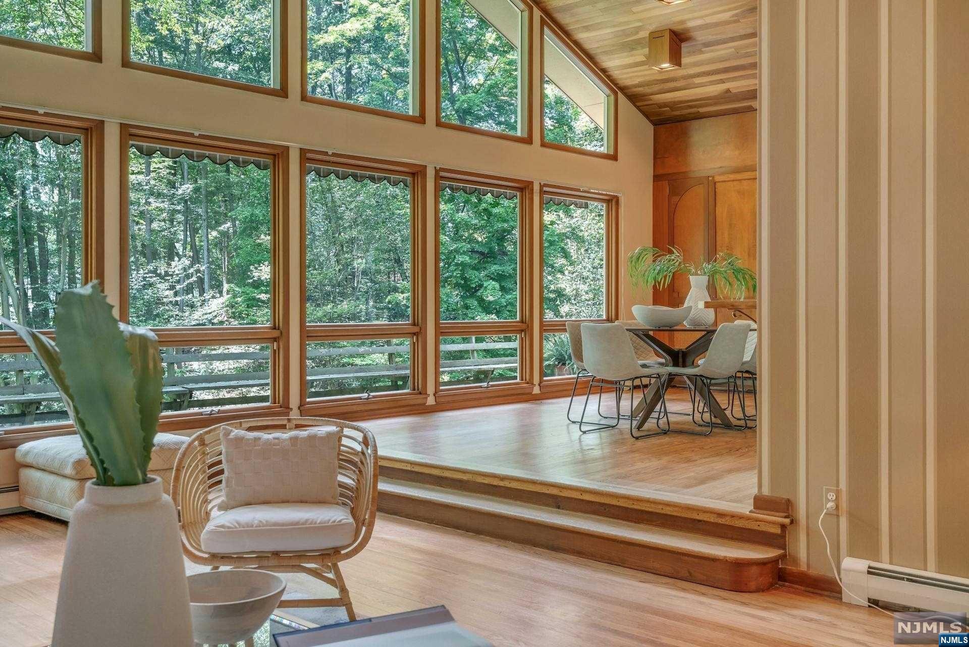 16 Rock Ledge Road
