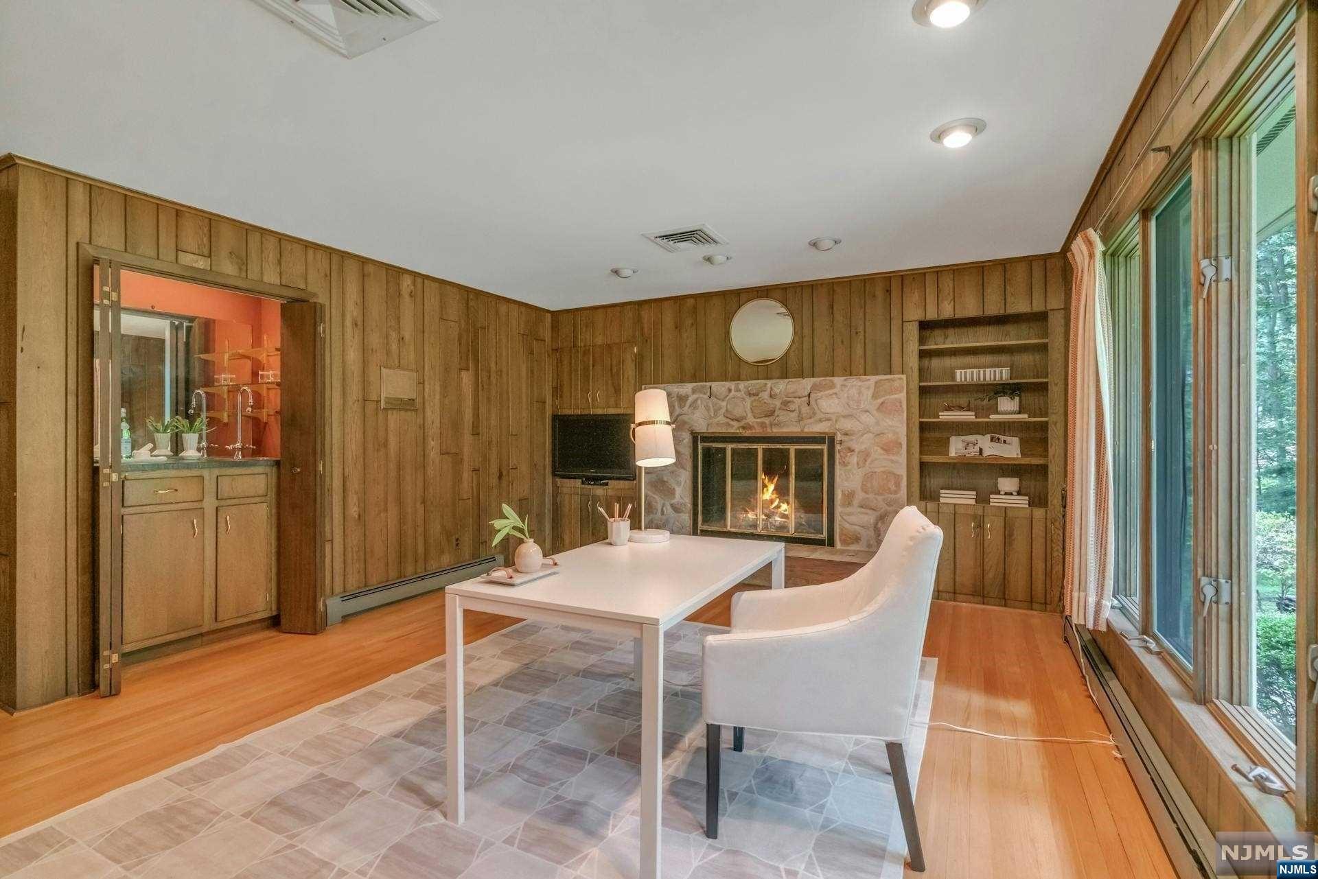 16 Rock Ledge Road