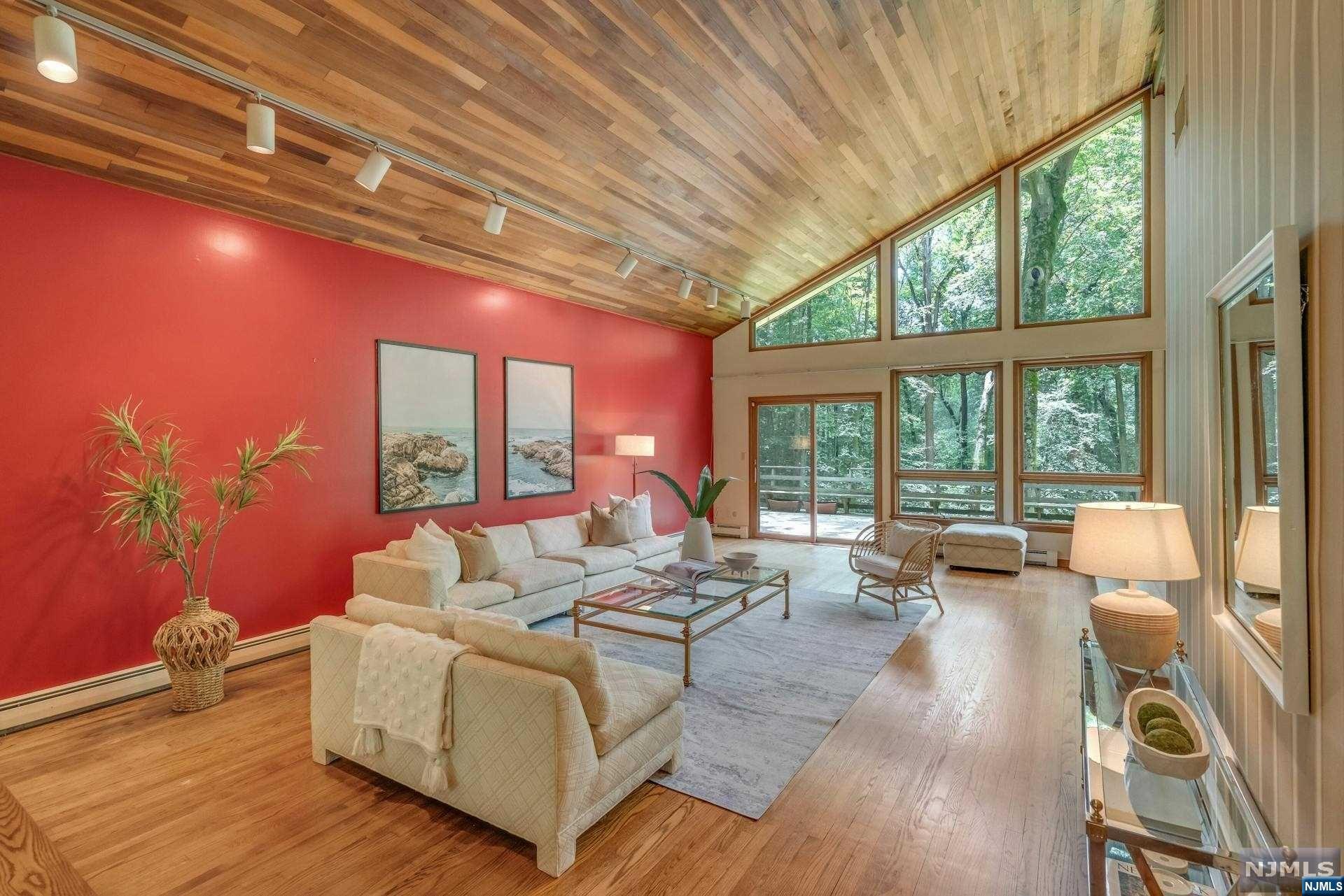 16 Rock Ledge Road