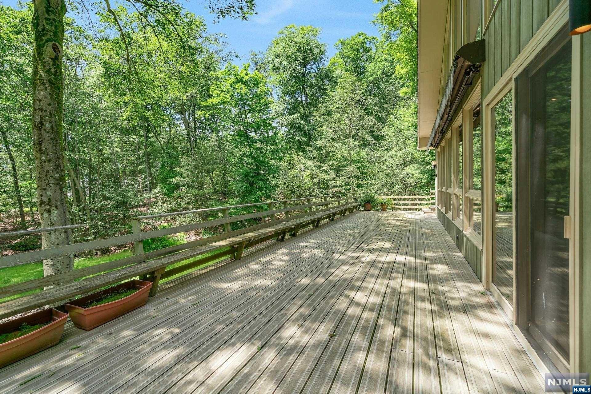 16 Rock Ledge Road