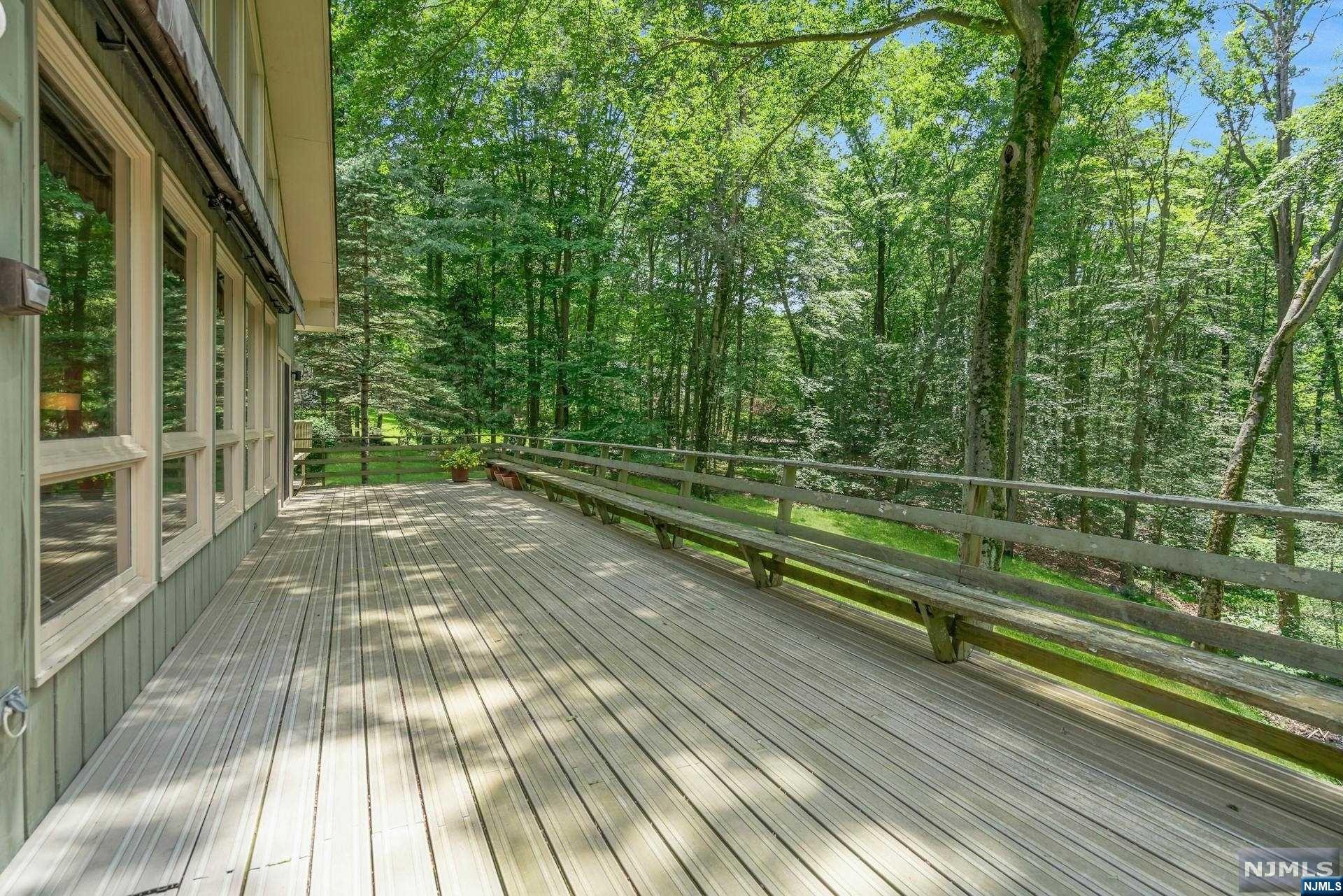 16 Rock Ledge Road