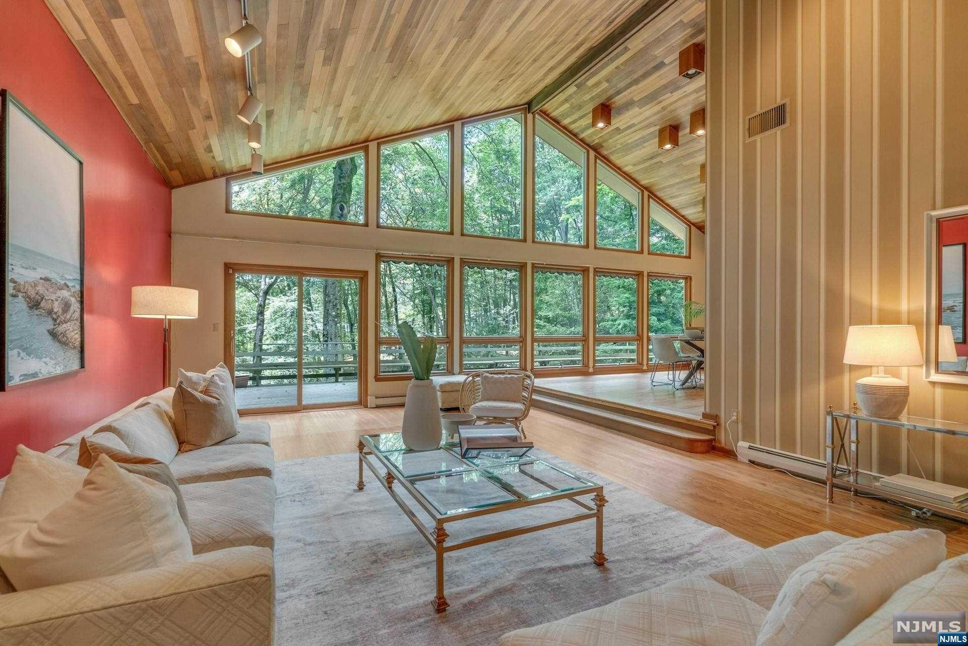 16 Rock Ledge Road