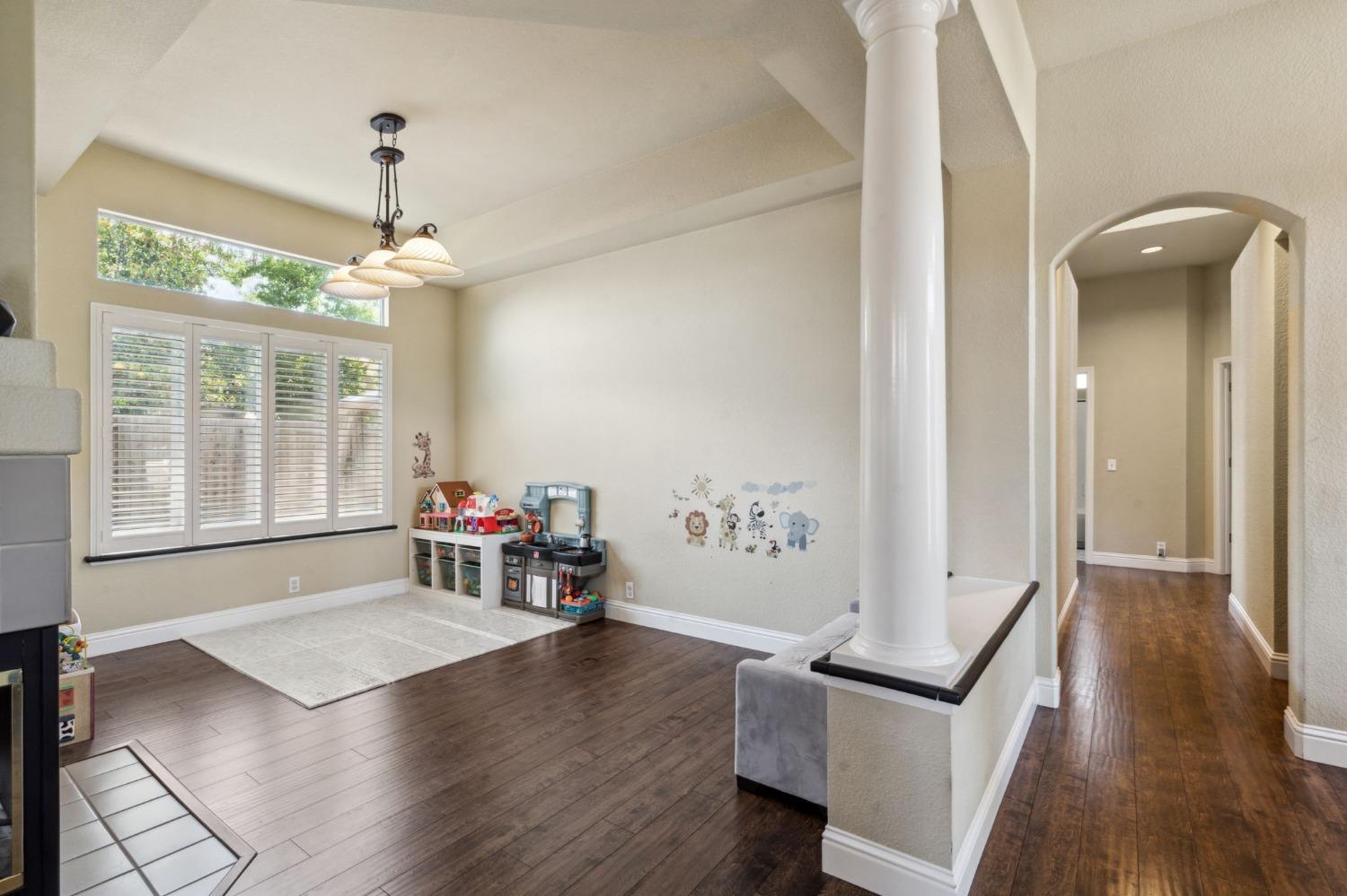 233 Gainsborough Court