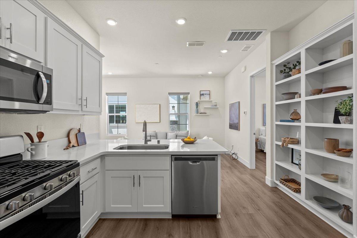 9270 Mirabelle Street