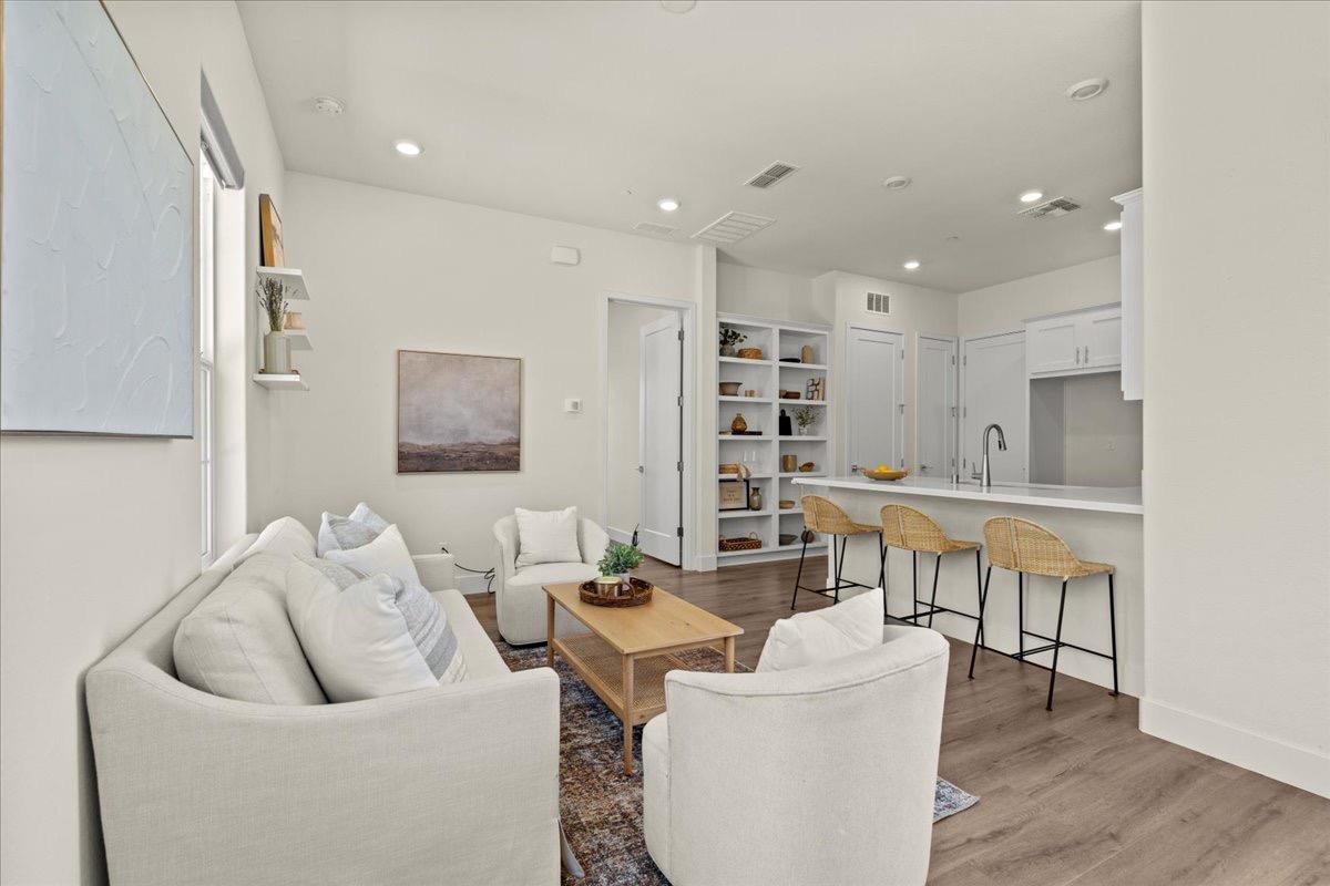 9270 Mirabelle Street