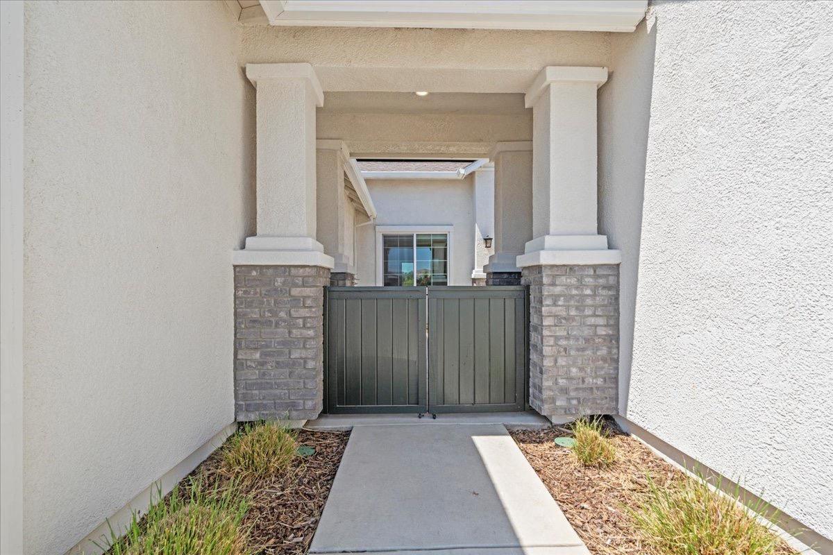 9270 Mirabelle Street