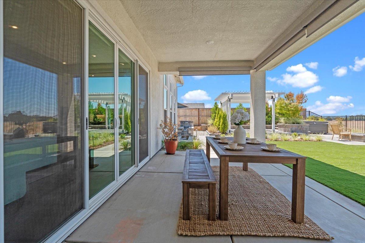 9270 Mirabelle Street