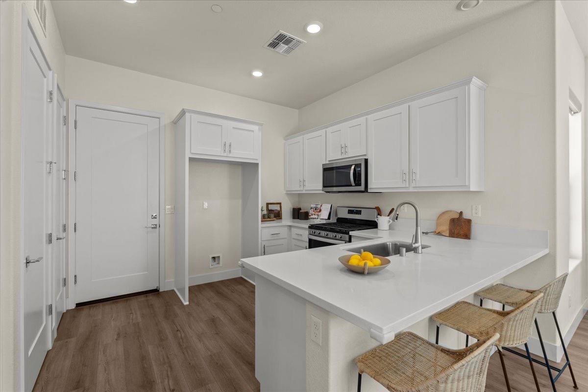 9270 Mirabelle Street