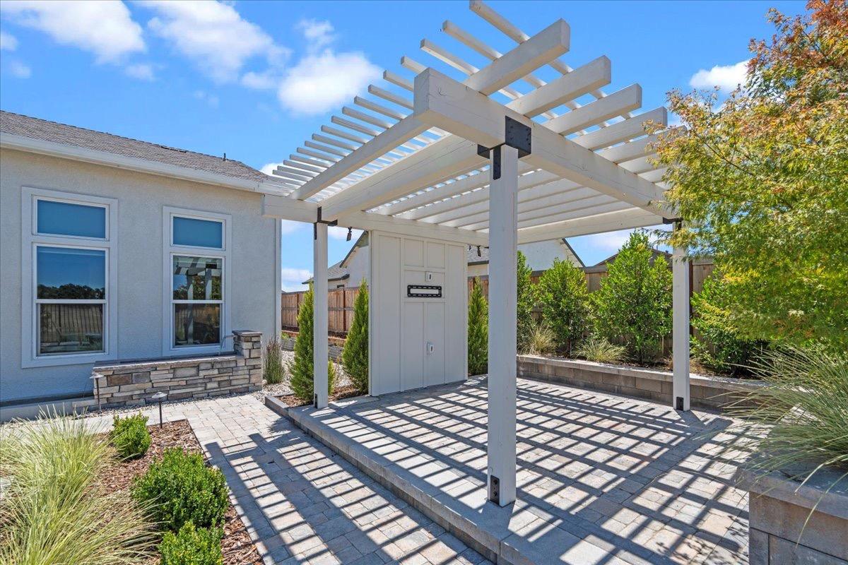 9270 Mirabelle Street