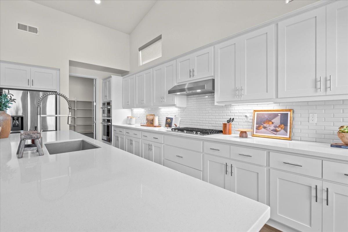 9270 Mirabelle Street