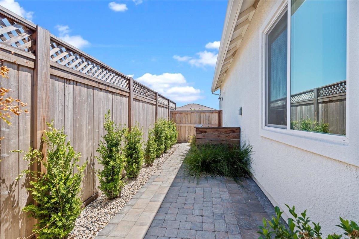 9270 Mirabelle Street