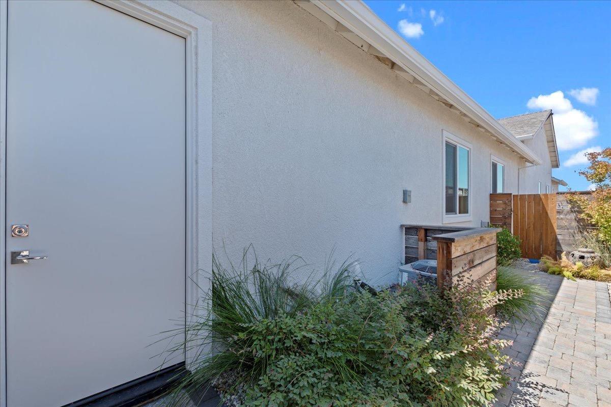 9270 Mirabelle Street