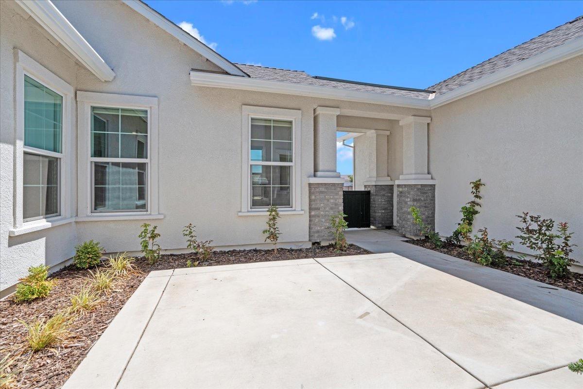 9270 Mirabelle Street