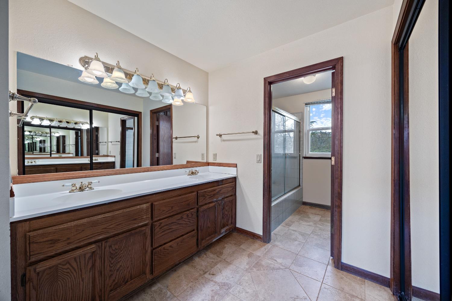 1035 Brookline Circle