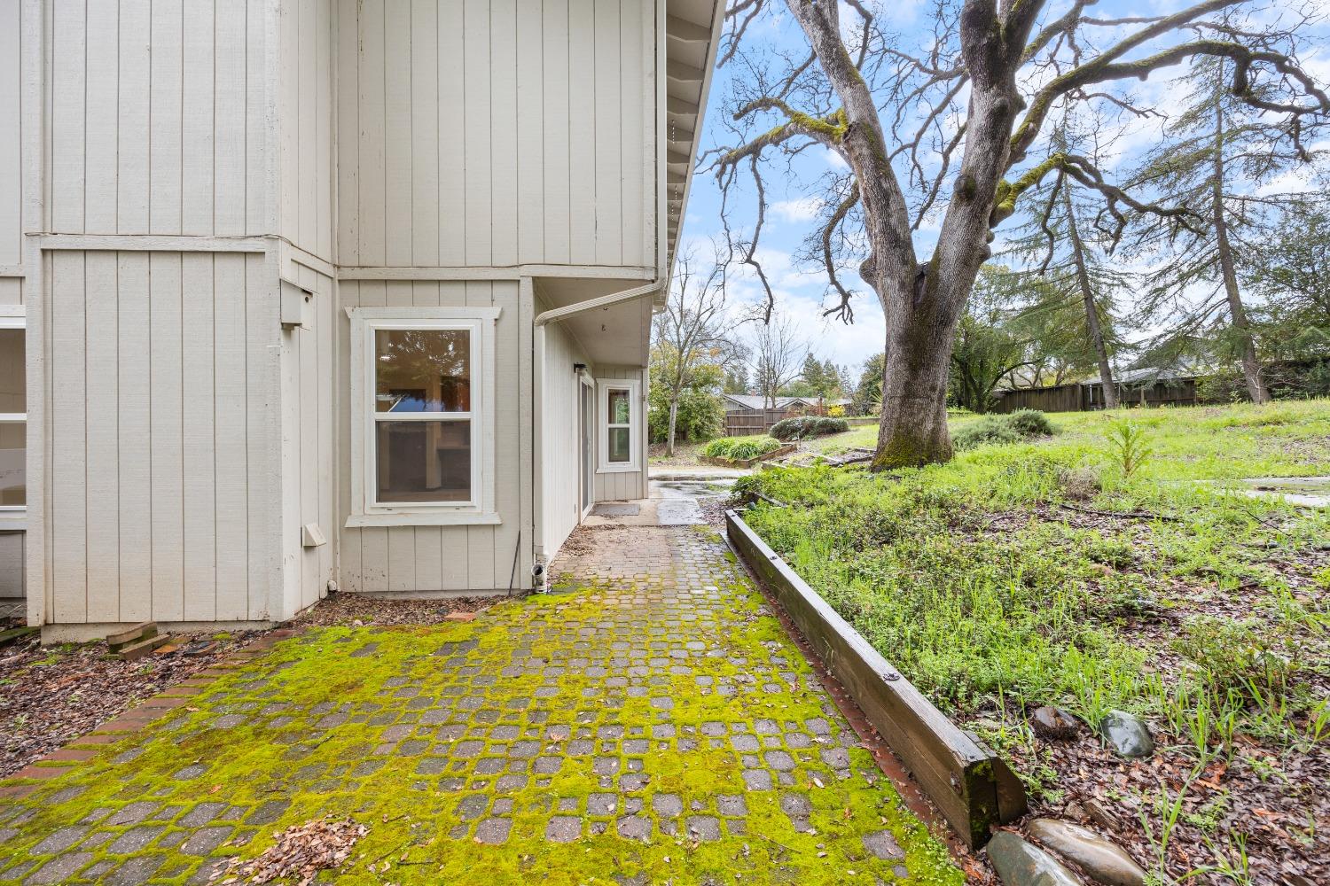 1035 Brookline Circle