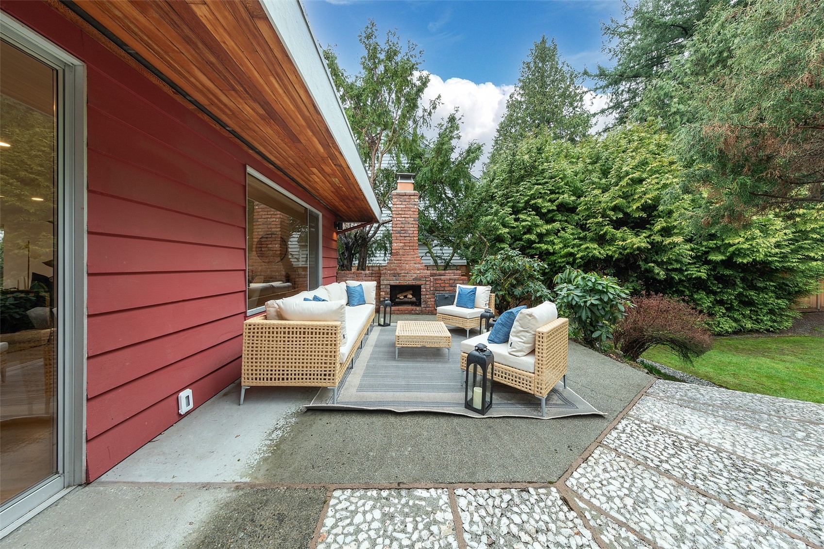 10033 12th Avenue NW