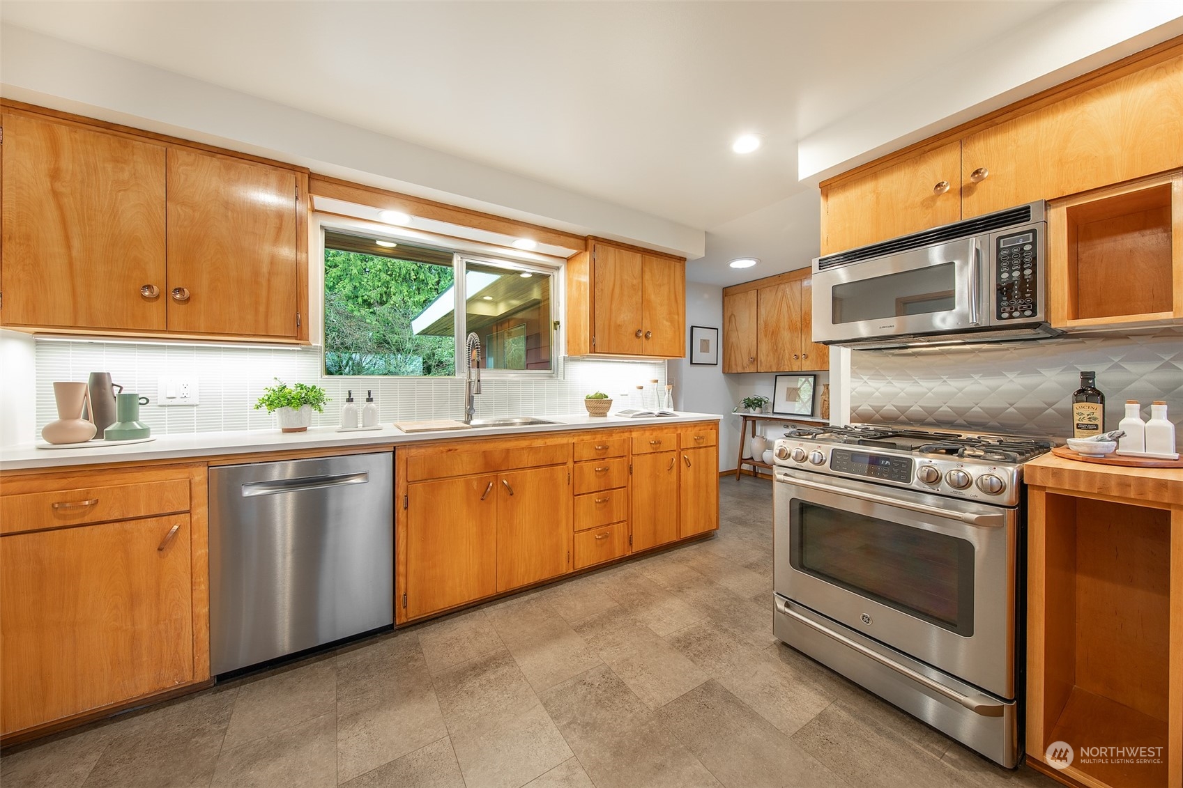 10033 12th Avenue NW