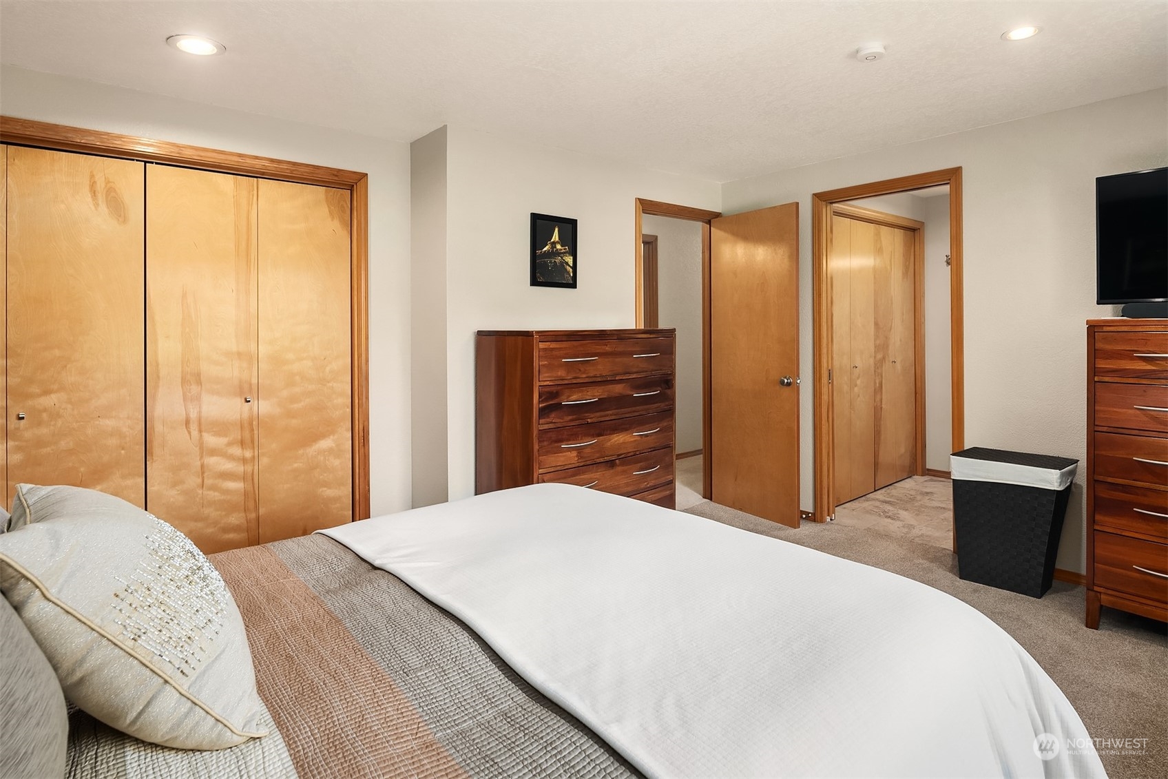 4033 NE 205th Street