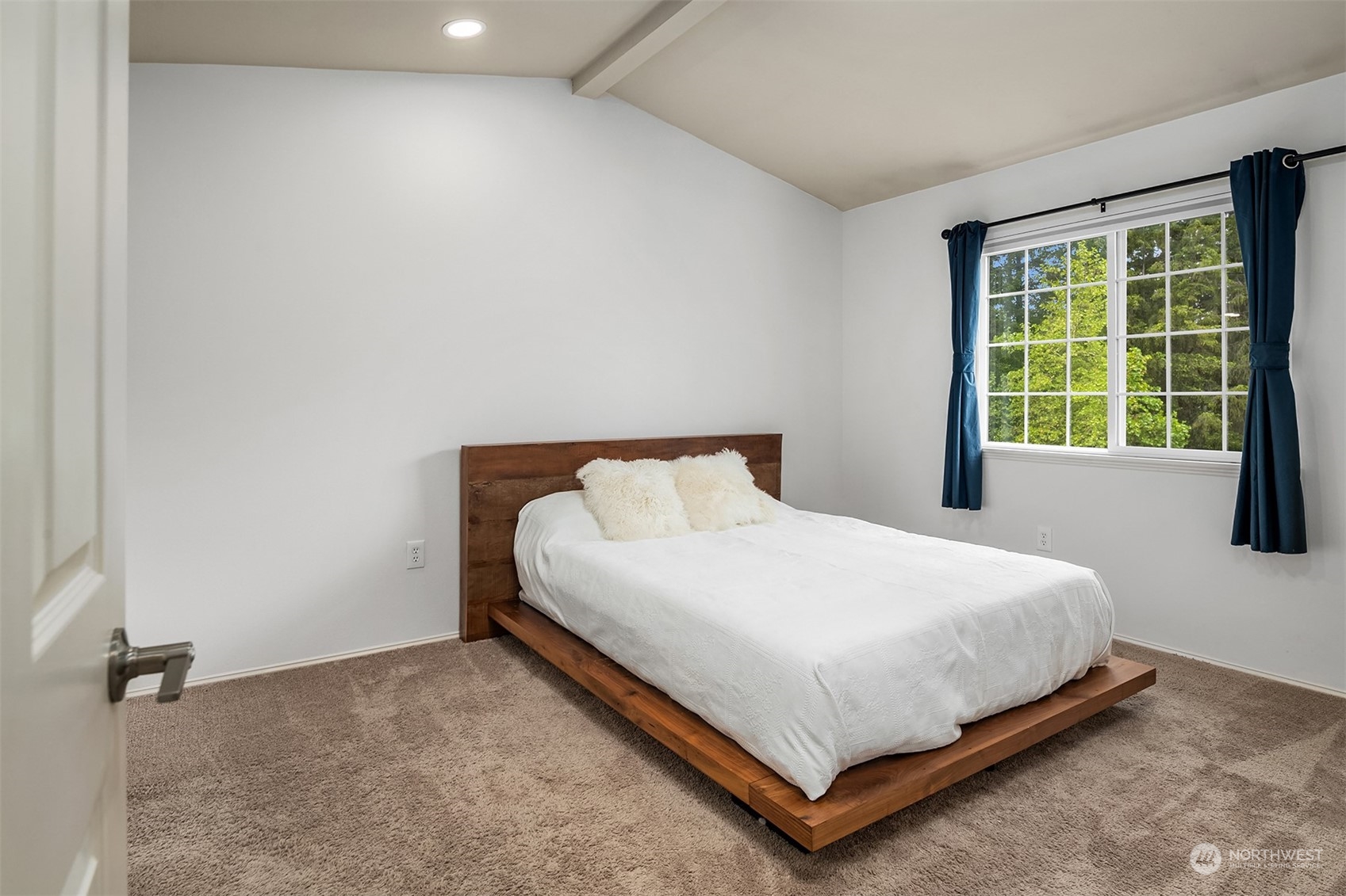 25235 SE Klahanie Blvd Unit: A305