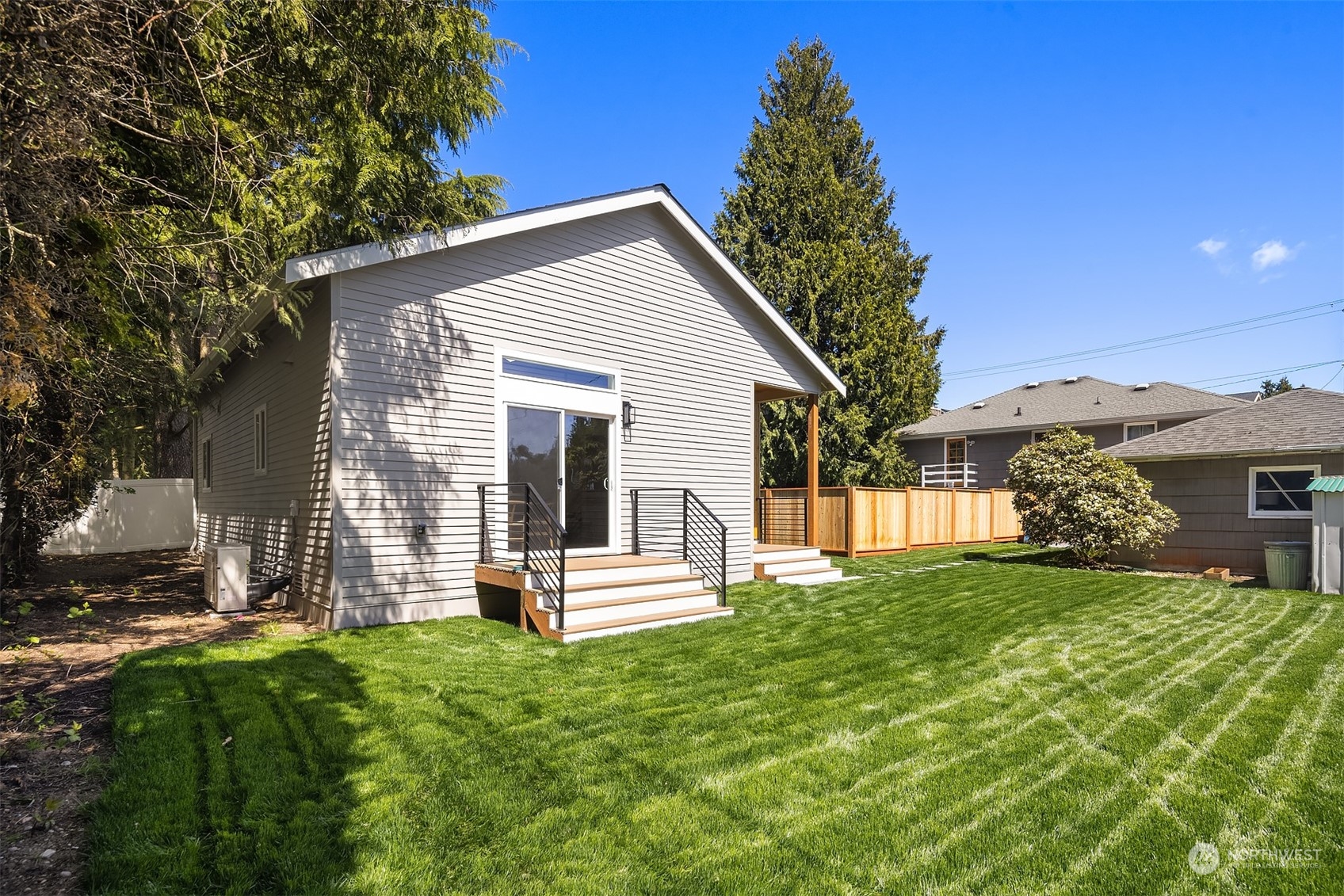 11621 Meridian Avenue N