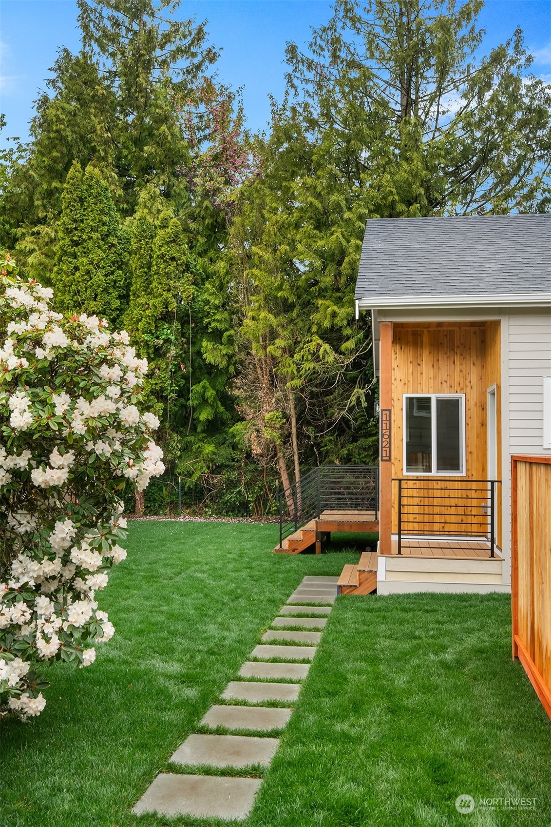 11621 Meridian Avenue N