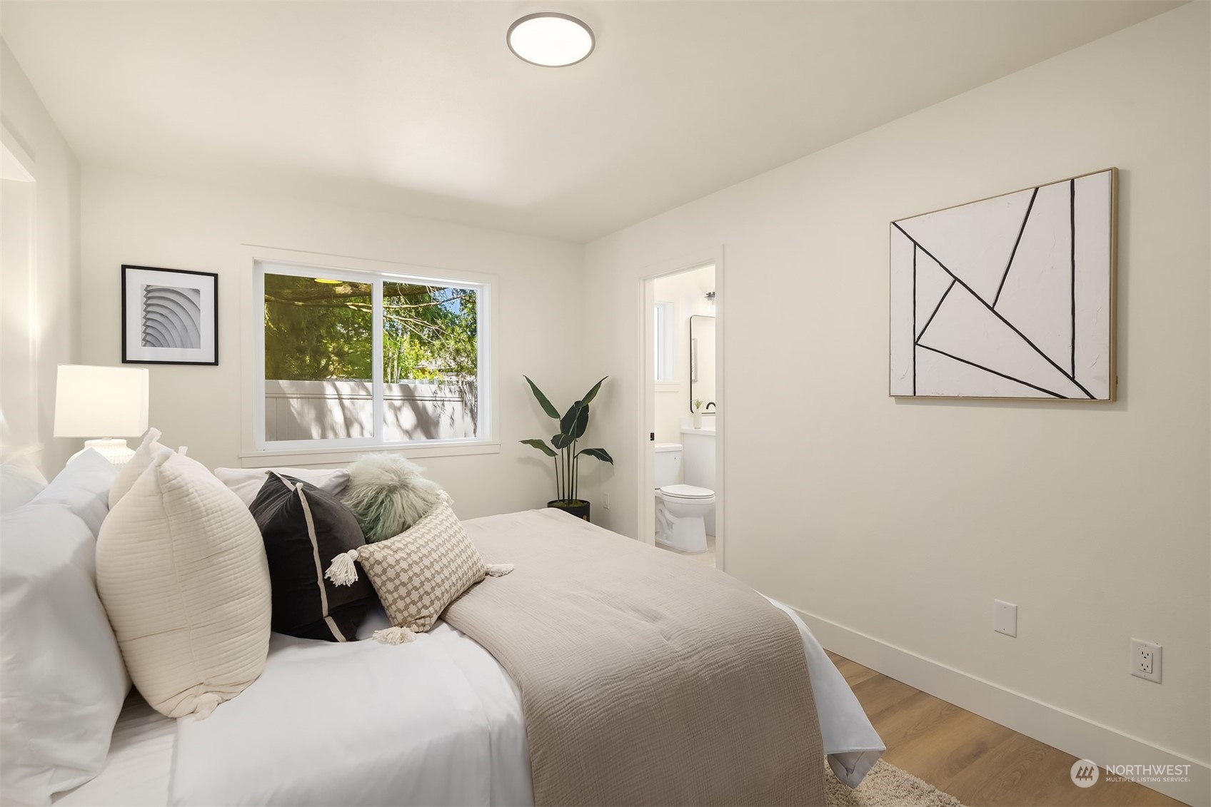 11621 Meridian Avenue N