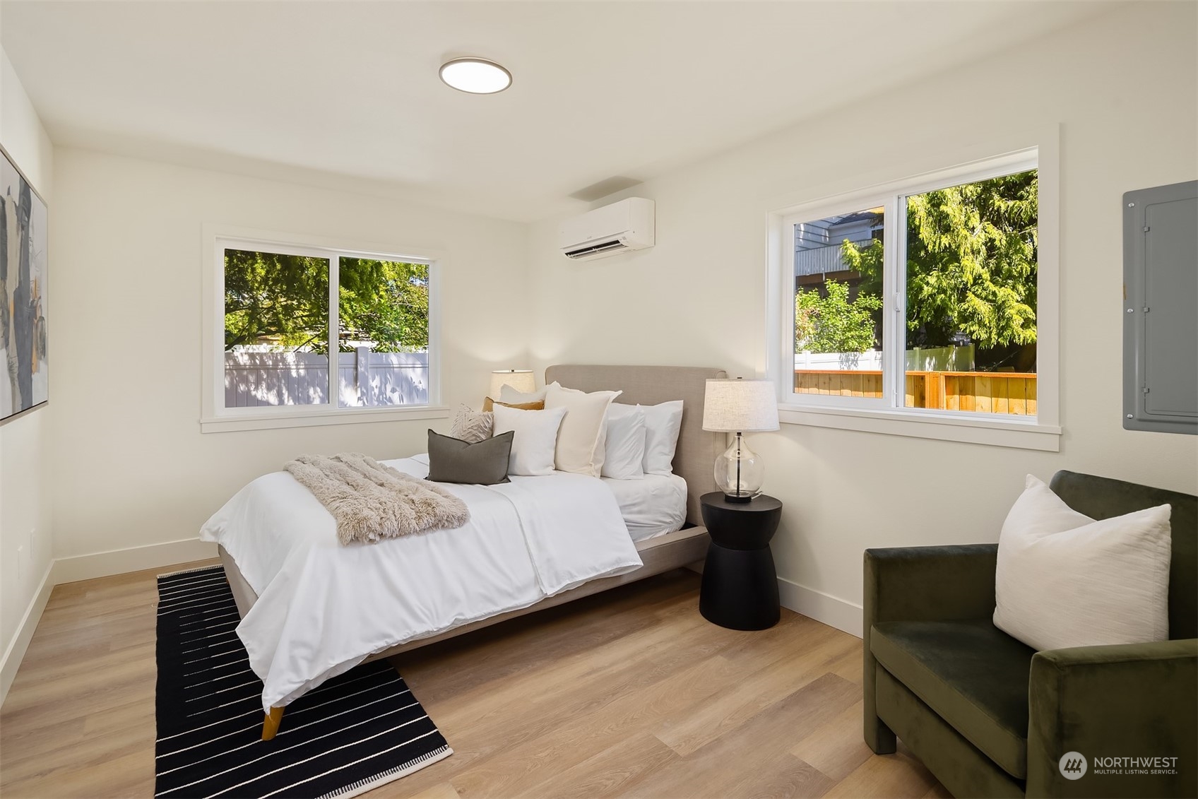 11621 Meridian Avenue N