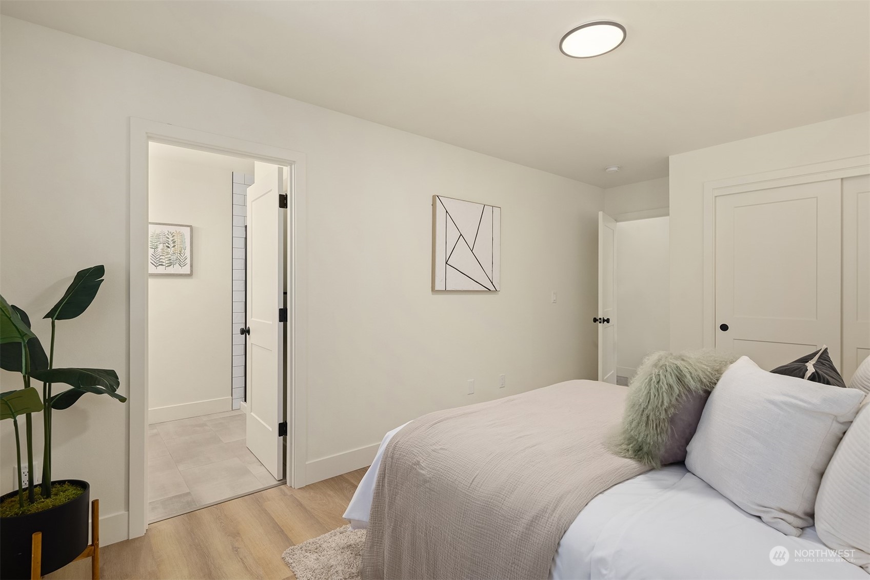 11621 Meridian Avenue N