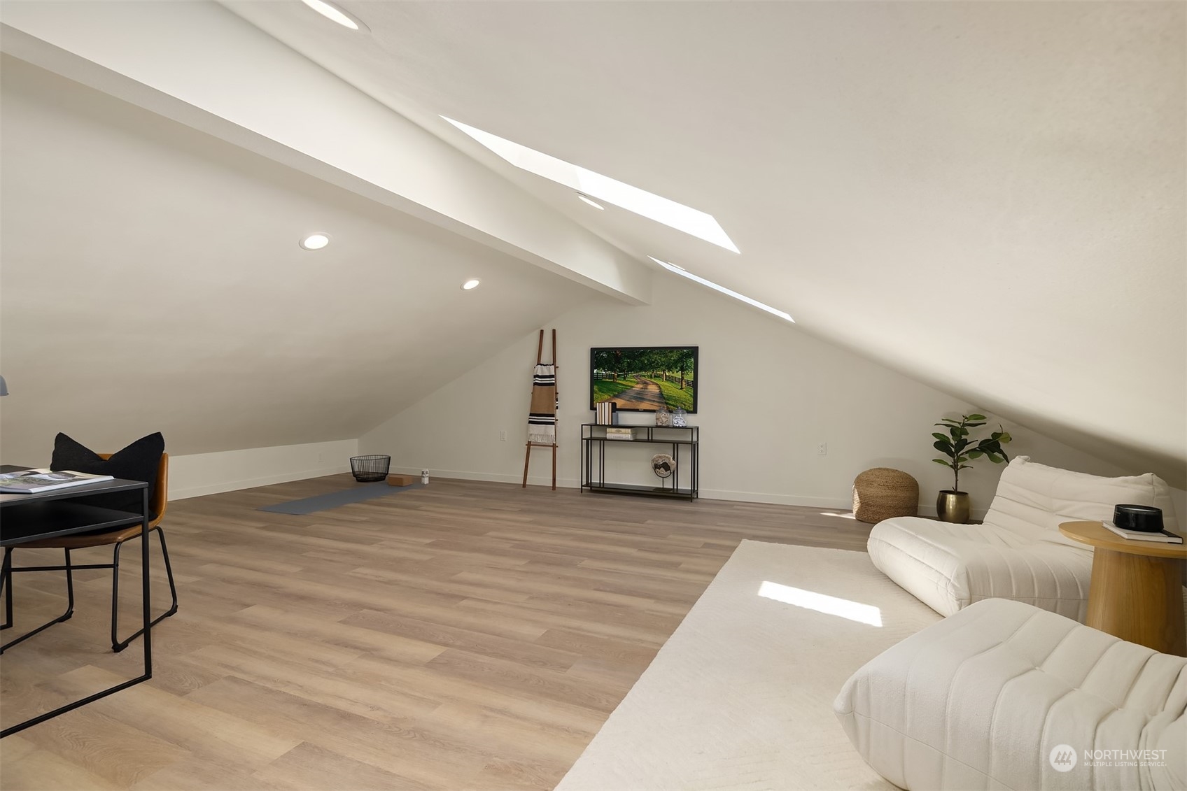 11621 Meridian Avenue N