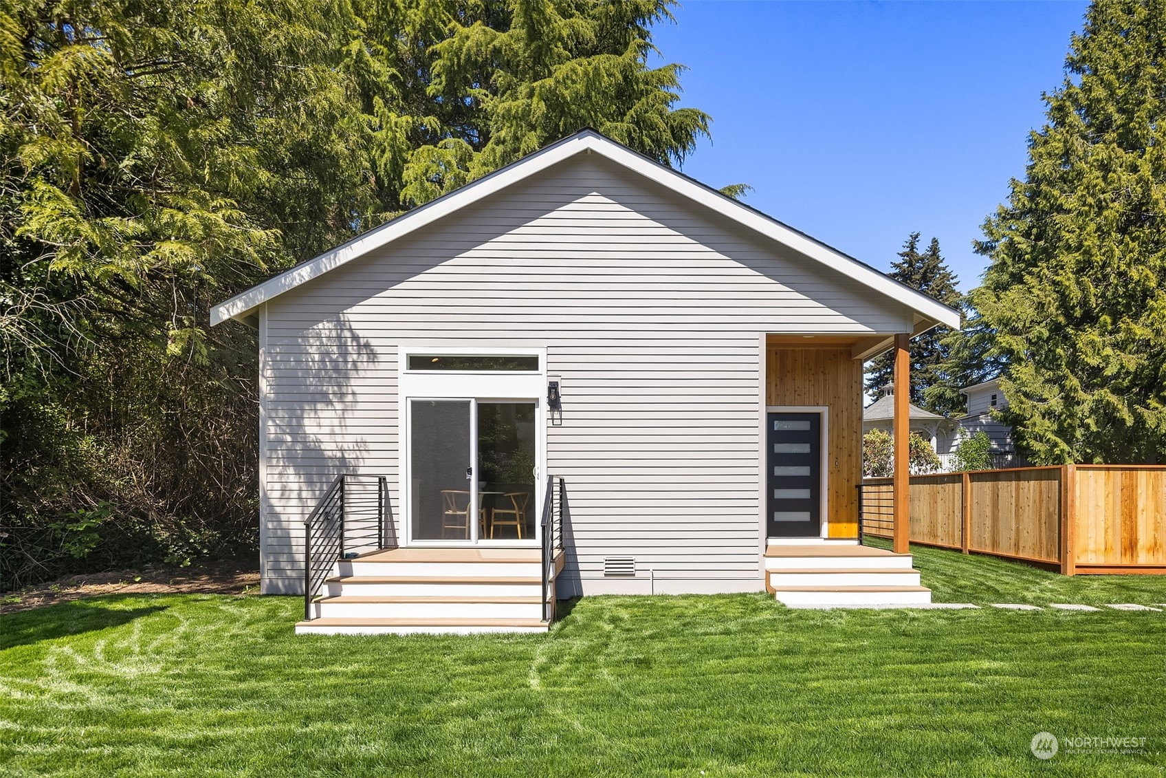 11621 Meridian Avenue N