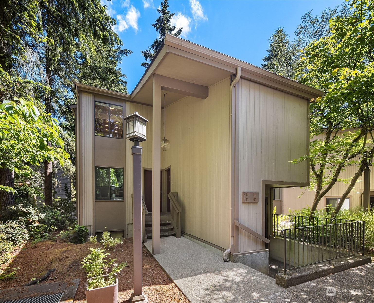 13730 15th Avenue NE Unit: D301