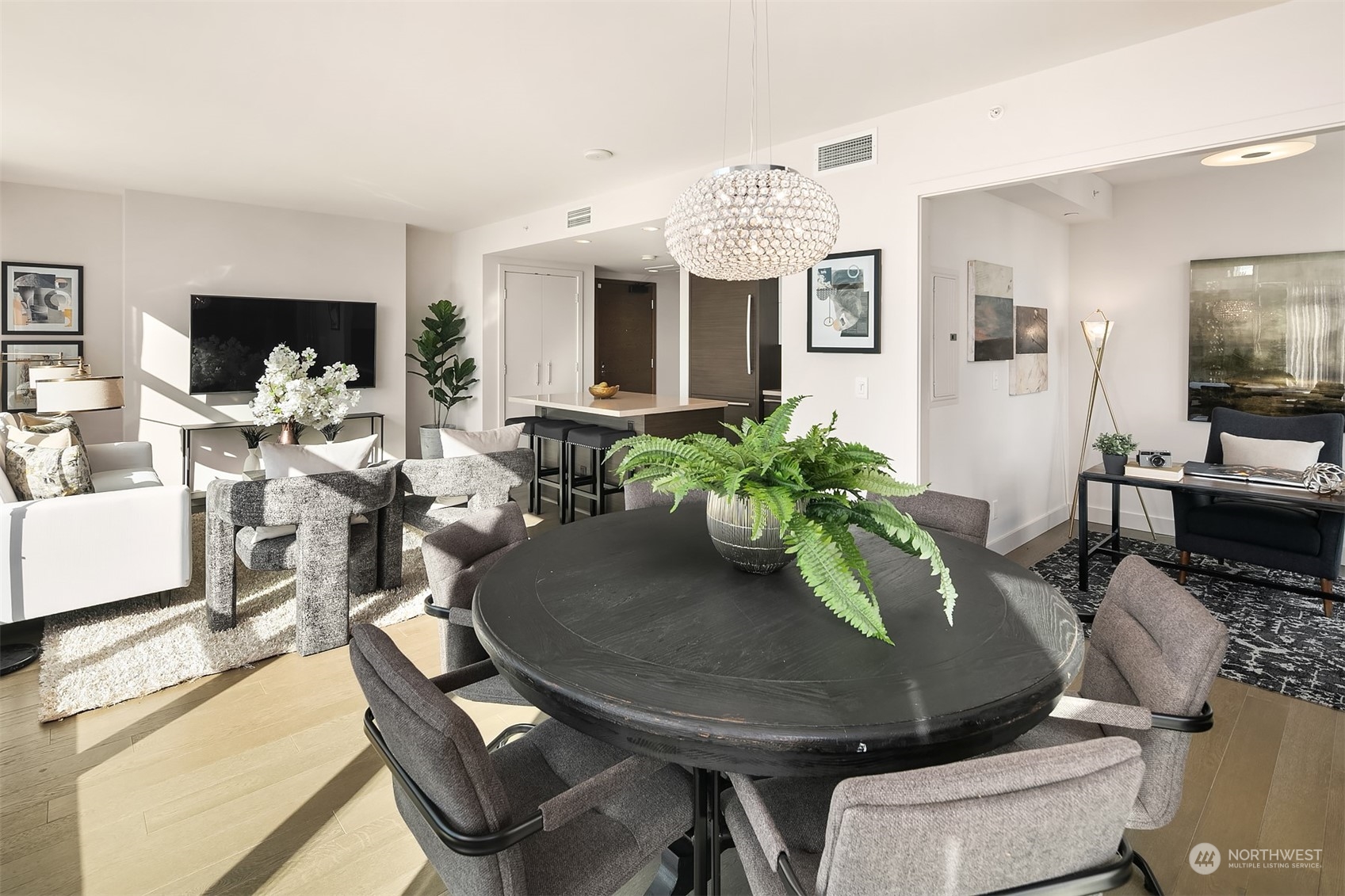 588 Bell Street Unit: 2805S