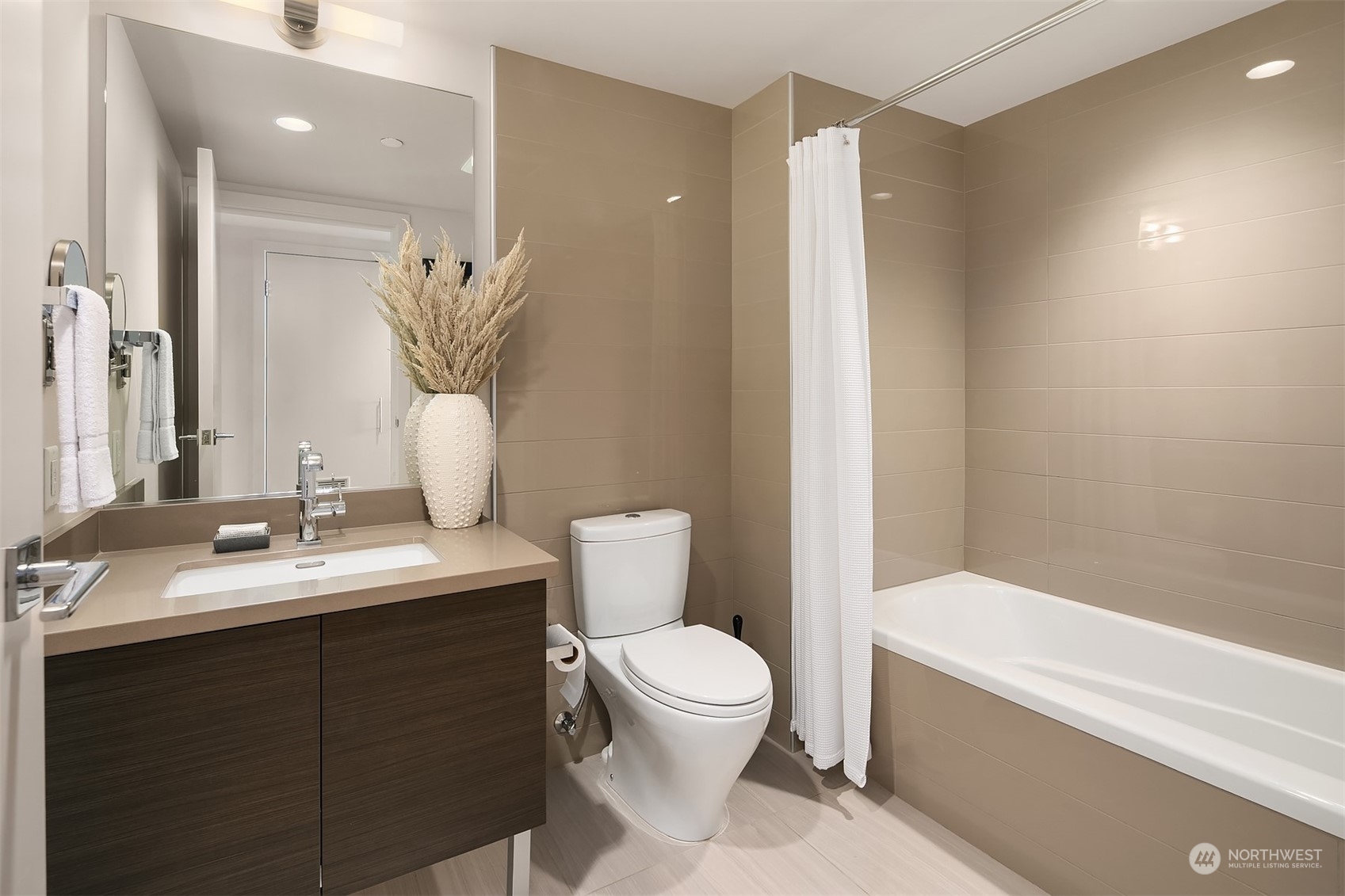 588 Bell Street Unit: 2805S